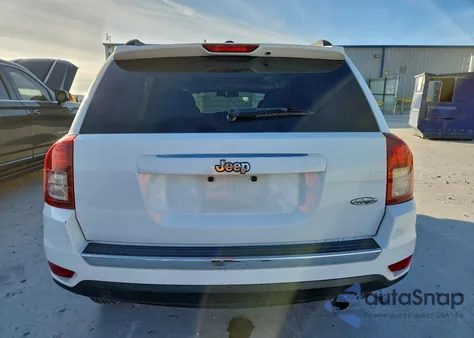 2016 Jeep Compass Latitude z USA, uszkodzony, nr VIN 1C4NJCEA6GD643283